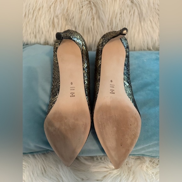 Butter Gold Heels Elegant Metallic Design - Picture 5 of 6